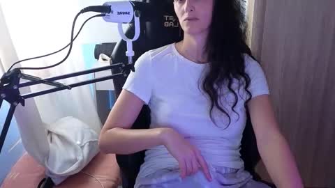 Snapshot of memisecrets chatting on 09-28-25, 02:11 Megumi  Aina online show from 09-28-25, 02:11