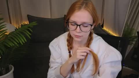 Snapshot of memymee_ chatting on 06-08-26, 01:39 memymee_ online show from 06-08-26, 01:39