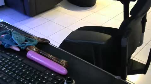 Snapshot of mentosgum chatting on 02-23-26, 06:49 mentosgum online show from 02-23-26, 06:49