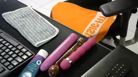 Snapshot of mentosgum chatting on 03-21-26, 09:40 mentosgum online show from 03-21-26, 09:40