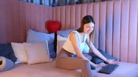 Snapshot of meow_mellie chatting on 02-24-25, 01:57 meow_mellie online show from 02-24-25, 01:57