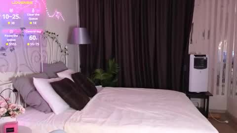 Snapshot of meow_mellie chatting on 09-24-25, 02:04 meow_mellie online show from 09-24-25, 02:04