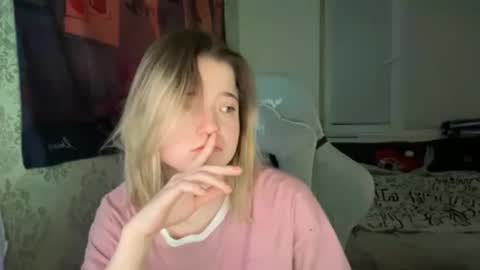 Snapshot of meowki4 chatting on 01-02-25, 10:11 meowme online show from 01-02-25, 10:11