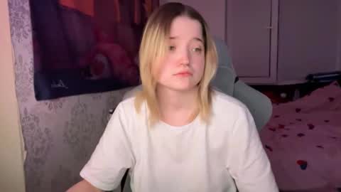 Snapshot of meowki4 chatting on 01-04-25, 03:07 meowme online show from 01-04-25, 03:07