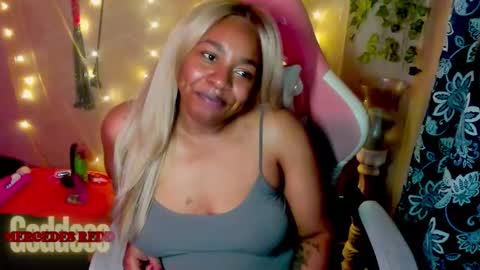 Snapshot of mercedesredd chatting on 06-06-26, 02:44 Mercedes Redd online show from 06-06-26, 02:44
