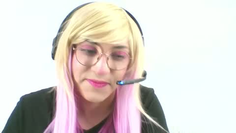Snapshot of mercie_11 chatting on 10-10-25, 03:05 MERCIE online show from 10-10-25, 03:05