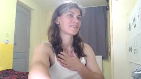 Snapshot of merciylove chatting on 06-25-26, 05:39 Miss Helena online show from 06-25-26, 05:39