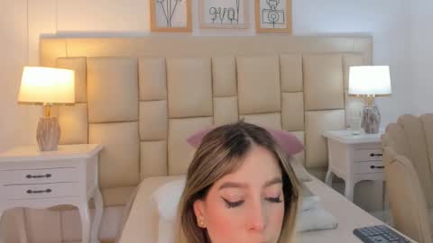 Snapshot of meredit_lane chatting on 12-11-24, 03:02 online show from 12-11-24, 03:02