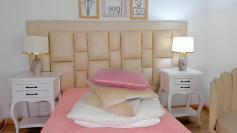 Snapshot of meredit_lane chatting on 12-21-24, 03:03 online show from 12-21-24, 03:03