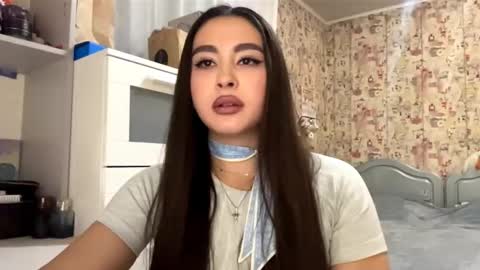 Snapshot of merlenegnoza chatting on 11-10-25, 04:39 Enni online show from 11-10-25, 04:39