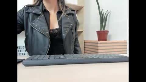 Merlina online show from 09-30-25, 02:44