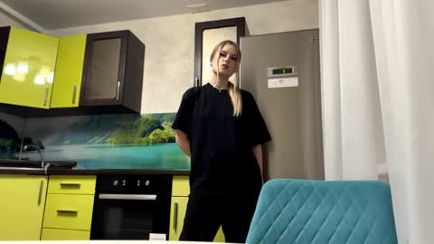 Snapshot of merrileesmoldt chatting on 05-31-26, 06:31 Stefani online show from 05-31-26, 06:31