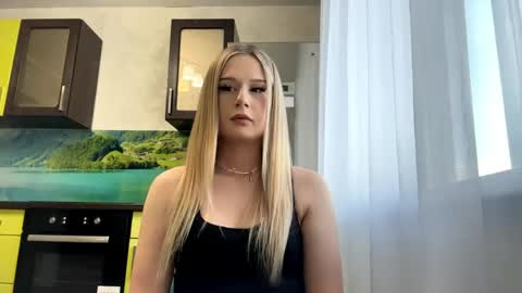 Snapshot of merrileesmoldt chatting on 06-02-26, 01:24 Stefani online show from 06-02-26, 01:24