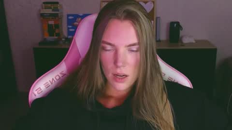 Snapshot of merry_dancers_ chatting on 11-16-25, 03:39 Susan online show from 11-16-25, 03:39