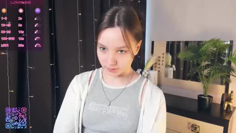 Snapshot of meryldell chatting on 03-12-25, 07:24 Lollita online show from 03-12-25, 07:24