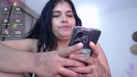 Snapshot of merylintiwg01 chatting on 01-19-25, 01:43 M online show from 01-19-25, 01:43