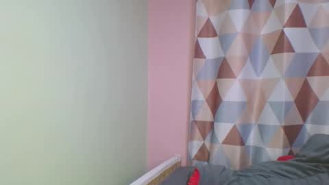 Snapshot of messyluna chatting on 06-09-26, 12:17 meggy and bree online show from 06-09-26, 12:17