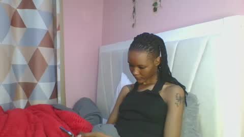 Snapshot of messyluna chatting on 06-11-26, 07:01 meggy and bree online show from 06-11-26, 07:01