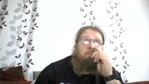 Snapshot of metallbuddy chatting on 07-12-26, 11:01 ask me online show from 07-12-26, 11:01