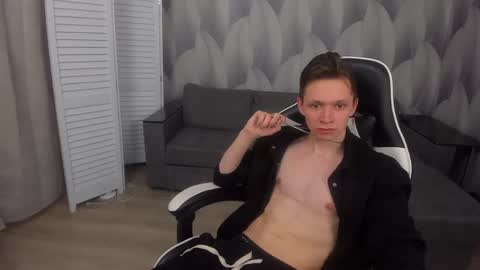 MEVERIK OUSHEN online show from 04-23-26, 01:46