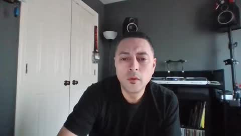 Snapshot of mexirican80 chatting on 03-11-25, 08:53 The MexiRican online show from 03-11-25, 08:53