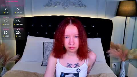 Snapshot of mi_mi_mia chatting on 07-21-26, 06:10 Mia online show from 07-21-26, 06:10