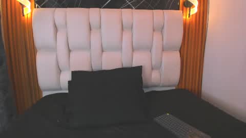 Snapshot of mia89_dl chatting on 06-11-26, 02:04 Mia online show from 06-11-26, 02:04
