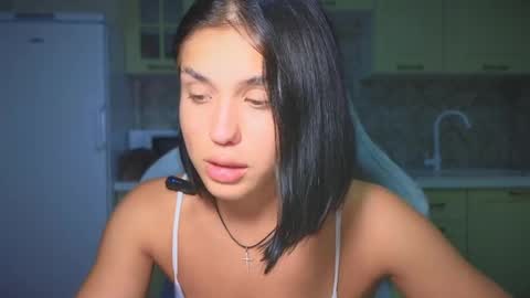 Mia online show from 09-18-25, 07:27