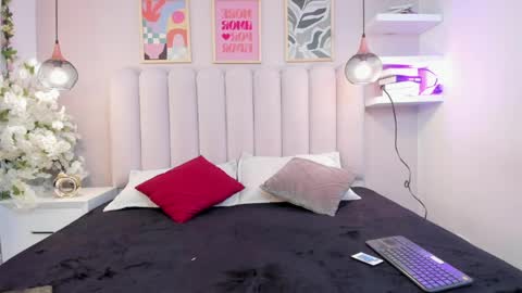 mia__bailey_ online show from 05-08-26, 03:34
