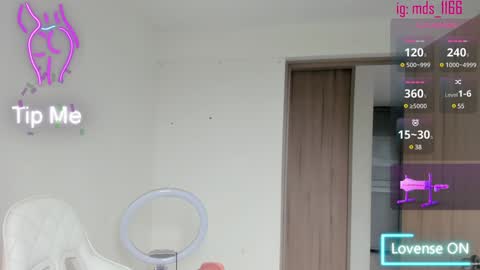 Mia adams  online show from 02-08-25, 09:36