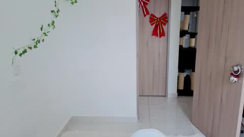 Mia adams  online show from 12-14-25, 05:40