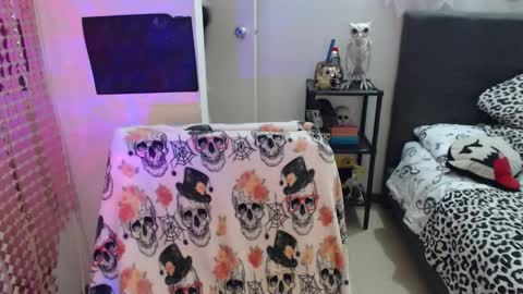 mia online show from 09-26-25, 09:52