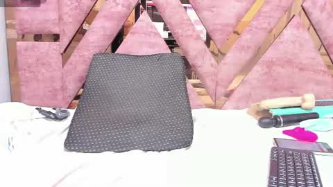 Mia online show from 07-28-26, 04:39