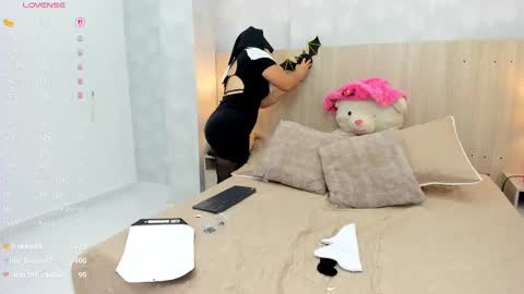 Mia Aristizabal online show from 10-30-25, 11:33