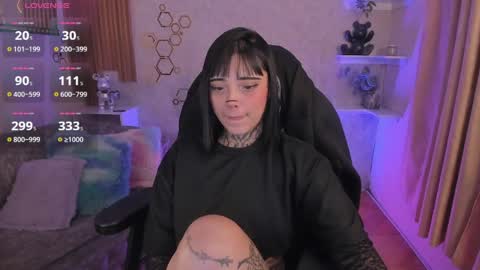 Mia online show from 04-12-26, 05:12