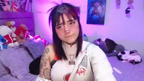 Snapshot of mia_cat05 chatting on 07-11-26, 05:32 Mia online show from 07-11-26, 05:32