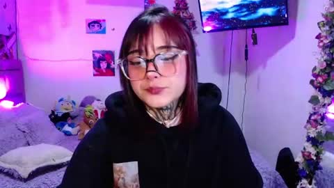 Snapshot of mia_cat05 chatting on 07-22-26, 06:05 Mia online show from 07-22-26, 06:05