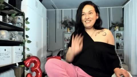 Snapshot of mia_clancy chatting on 12-09-24, 08:12 MIA online show from 12-09-24, 08:12