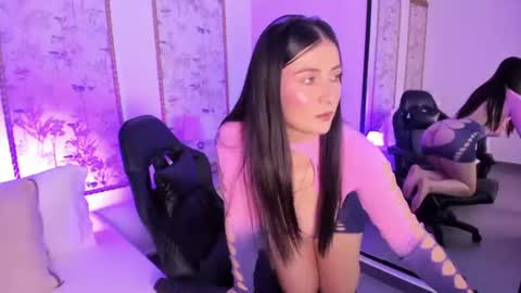 Snapshot of mia_collins96 chatting on 07-07-26, 02:25 M I A online show from 07-07-26, 02:25