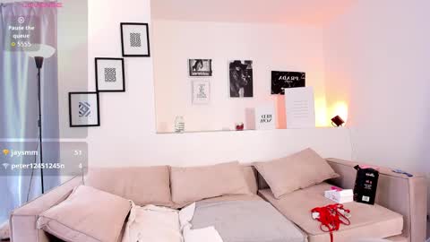 mia_corner online show from 09-28-25, 06:35