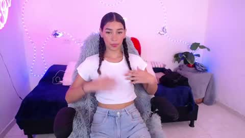 Snapshot of mia_cute_girl chatting on 06-08-26, 12:16 mia_cute_girl online show from 06-08-26, 12:16