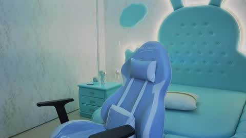 Mia Cuttee online show from 10-30-25, 03:30