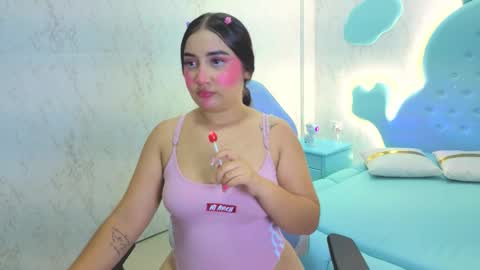 Mia Cuttee online show from 11-11-25, 04:01