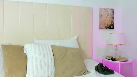 Mia online show from 01-14-26, 04:07