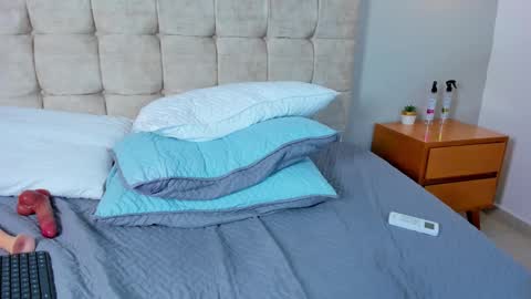 MIA help me get to 25 hands up online show from 03-12-26, 01:23