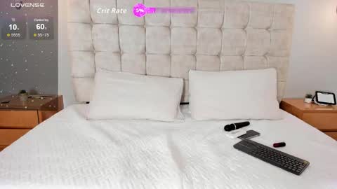 Snapshot of mia_dolls18 chatting on 05-31-26, 04:20 MIA help me get to 25 hands up online show from 05-31-26, 04:20