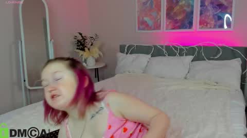 Mia online show from 09-24-25, 02:48