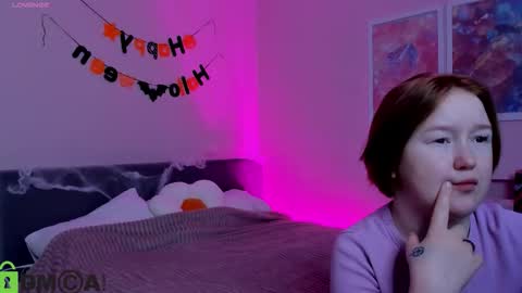 Mia online show from 11-04-25, 01:59