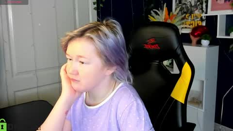 Mia online show from 05-22-26, 03:02