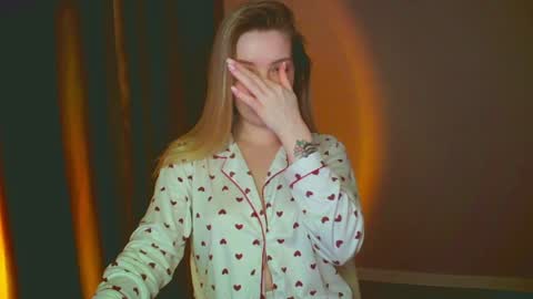 Mia online show from 12-26-24, 02:01